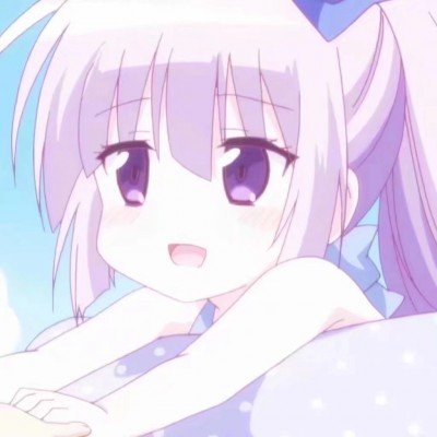 女孩太想念老人睡墓碑旁不愿走